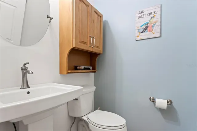 a en suite bathroom with a sink and a mirror