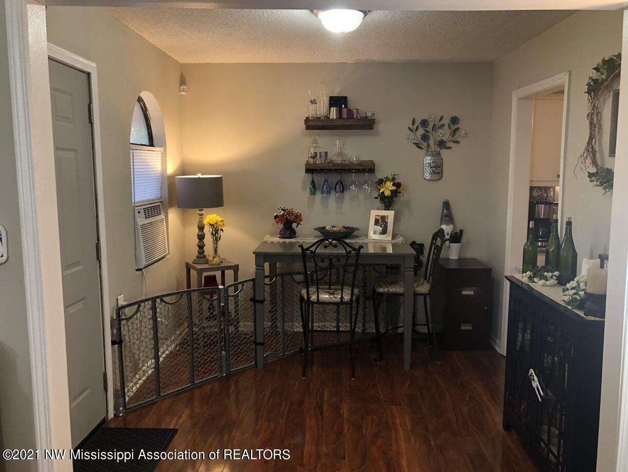 631 French Road Byhalia, MS 38611 - Photo 2 of 13 Dining