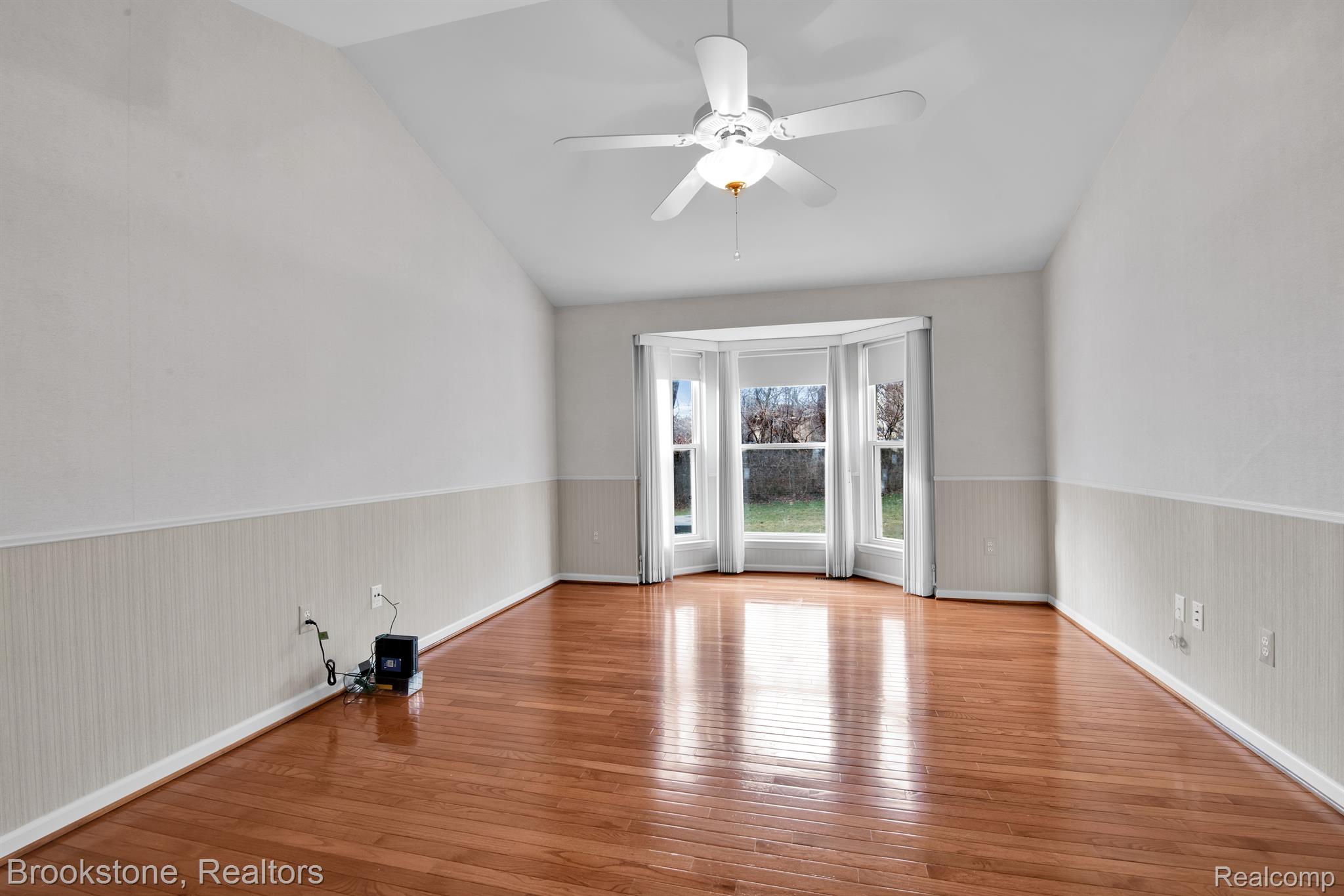 1134 Churchill Circle Rochester, MI 48307 - Photo 14 of 42 Primary Suite w/Vaulted Ceilings