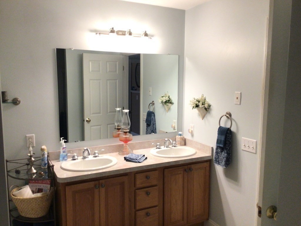 10 Village Way, Unit 10 Rutland, MA 01543 - Photo 18 of 41