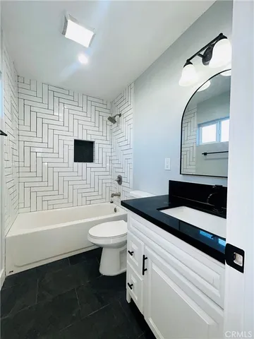 $2,500 | 4108 West 106th Street, Inglewood, CA 90304