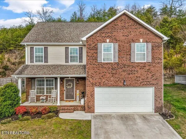 $440,000 | 6131 Hollow View Lane, Knoxville, TN 37924