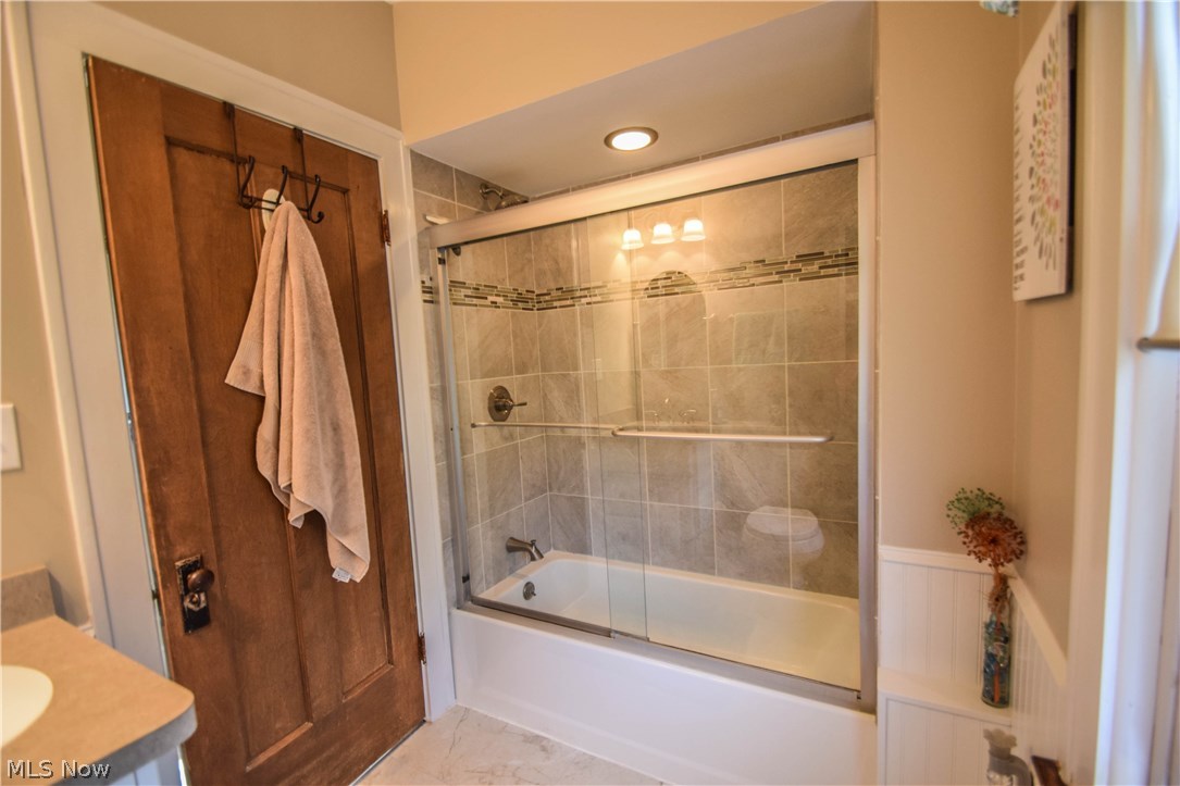 3006 Yorkshire Road Cleveland, OH 44118 - Photo 21 of 31 Gallery Image 21