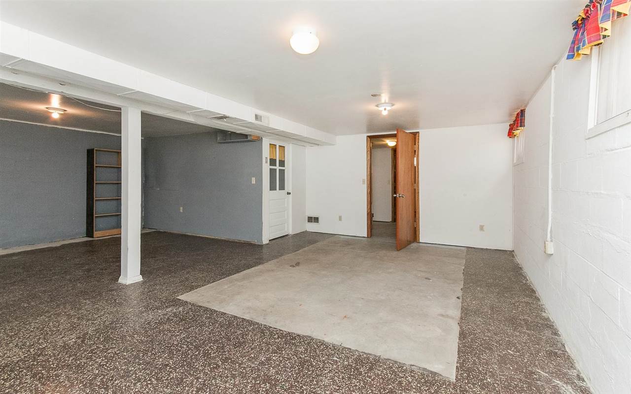 1435 Prairie Du Chien Road Iowa City, IA 52245 - Photo 17 of 25 Gallery Image 17