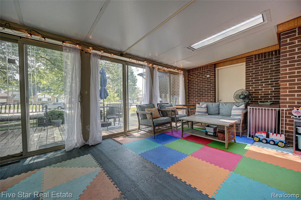 21953 Hall Road Trenton, MI 48183 - Photo 39 of 48 Gallery Image 39