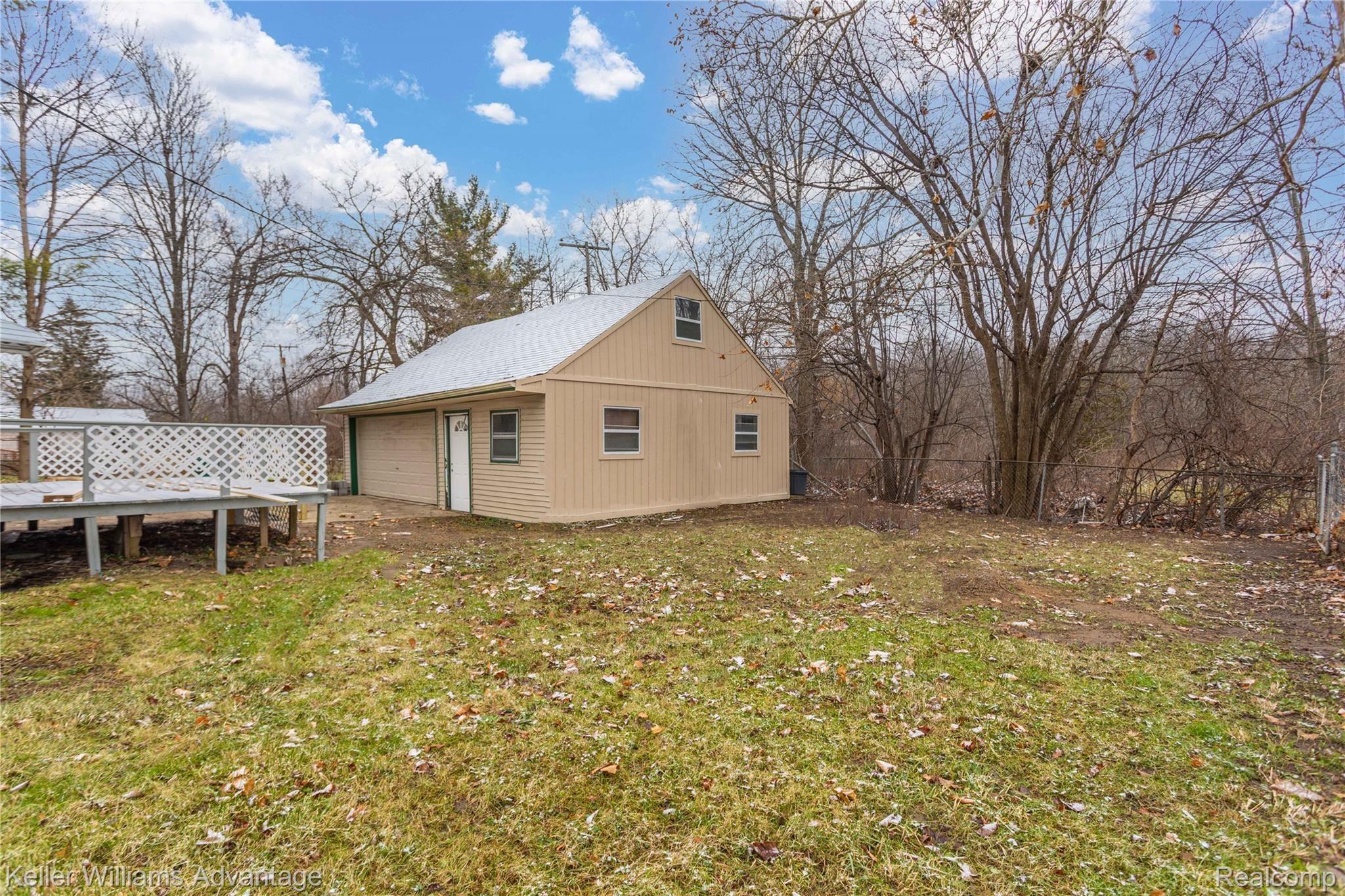 31721 Ecorse Road Romulus, MI 48174 - Photo 25 of 25 Back yard fenced