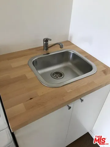 a close view of sink