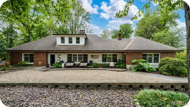 $845,000 | 3 Grantview Lane, St. Louis, MO 63123