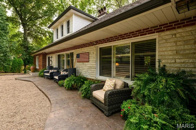 $845,000 | 3 Grantview Lane, St. Louis, MO 63123