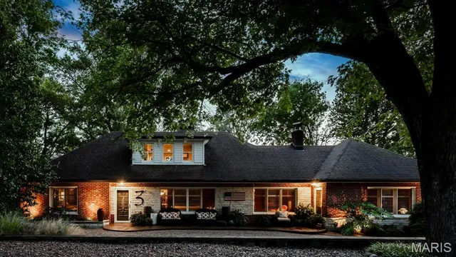 $845,000 | 3 Grantview Lane, St. Louis, MO 63123