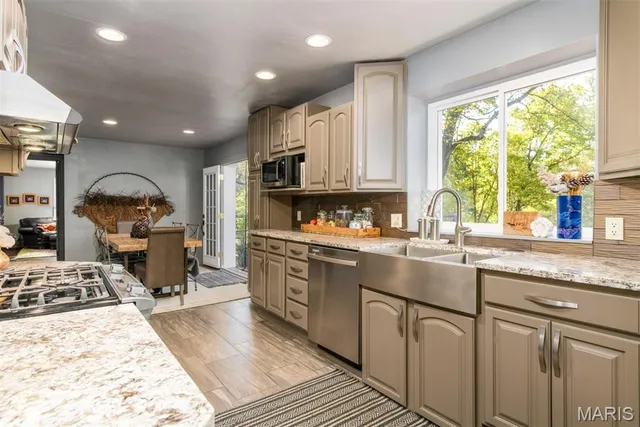 $845,000 | 3 Grantview Lane, St. Louis, MO 63123