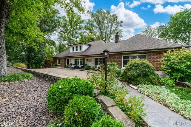 $845,000 | 3 Grantview Lane, St. Louis, MO 63123