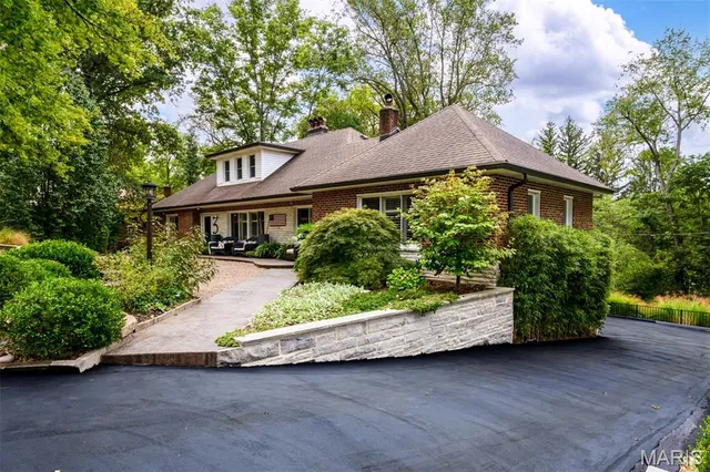 $845,000 | 3 Grantview Lane, St. Louis, MO 63123