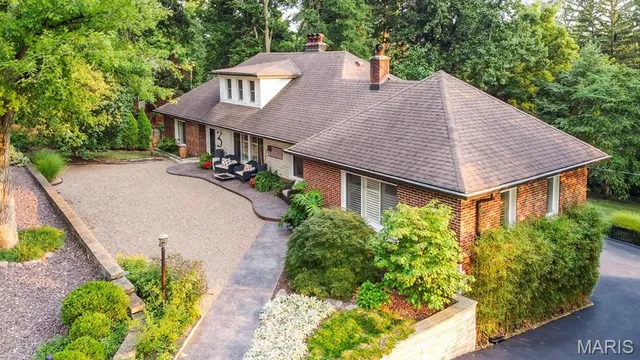 $845,000 | 3 Grantview Lane, St. Louis, MO 63123
