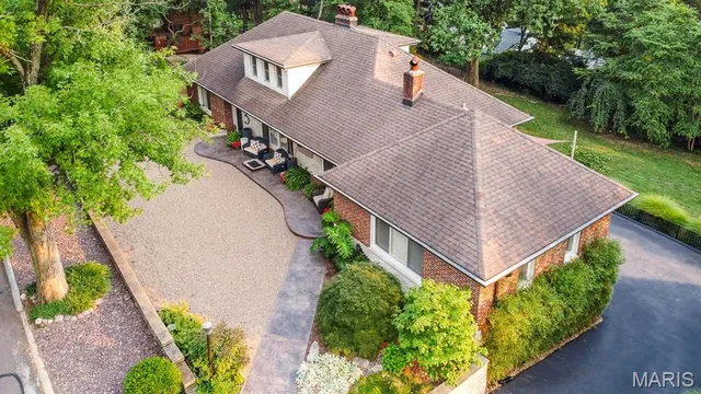 $845,000 | 3 Grantview Lane, St. Louis, MO 63123