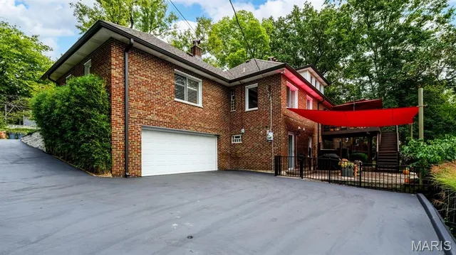 $845,000 | 3 Grantview Lane, St. Louis, MO 63123