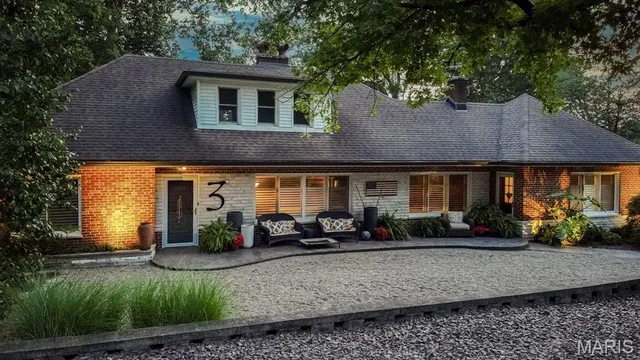 $845,000 | 3 Grantview Lane, St. Louis, MO 63123