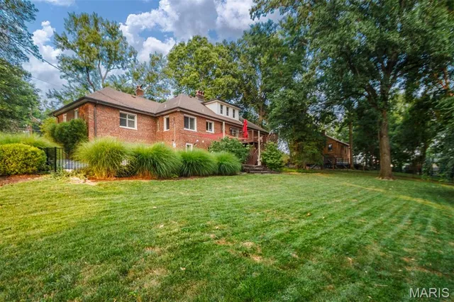 $845,000 | 3 Grantview Lane, St. Louis, MO 63123