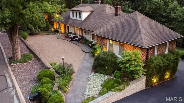 $845,000 | 3 Grantview Lane, St. Louis, MO 63123