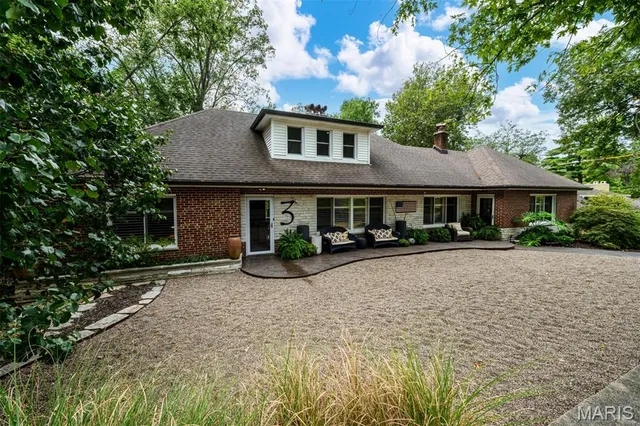 $845,000 | 3 Grantview Lane, St. Louis, MO 63123