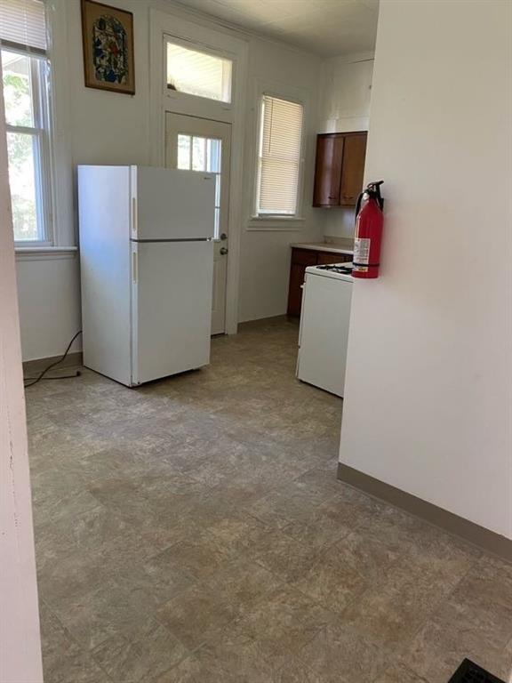 243 South Chestnut Street Pittsburgh, PA 15202 - Photo 14 of 19 a kitchen with refrigerator and window