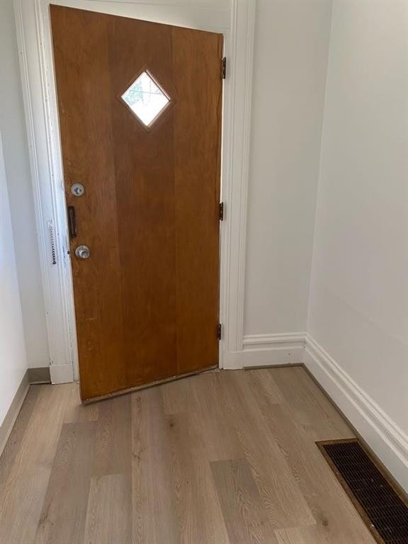 243 South Chestnut Street Pittsburgh, PA 15202 - Photo 2 of 19 an empty room with wooden floor and windows