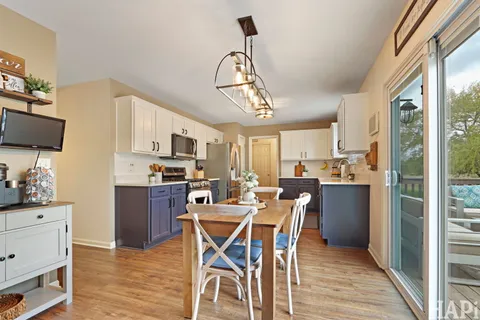 $535,000 | 1053 Wheatland Drive, Crystal Lake, IL 60014