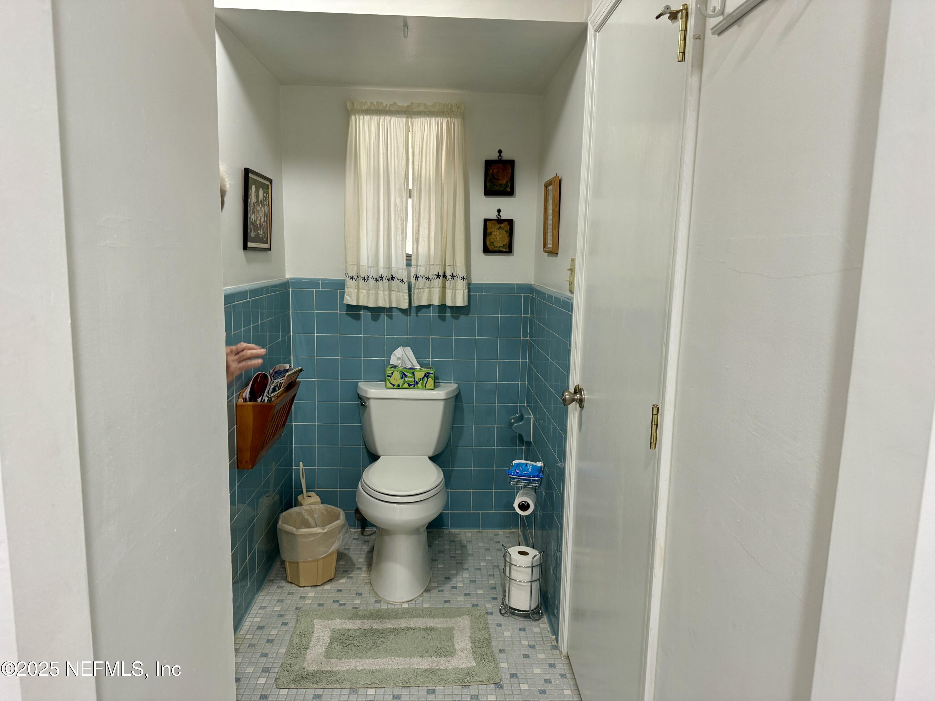 116 Francis Street Interlachen, FL 32148 - Photo 30 of 45 a bathroom with a toilet a sink and a window