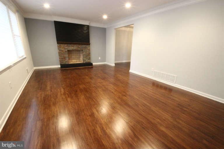 4304 Camellia Road Baltimore, MD 21236 - Photo 9 of 29 Living Room