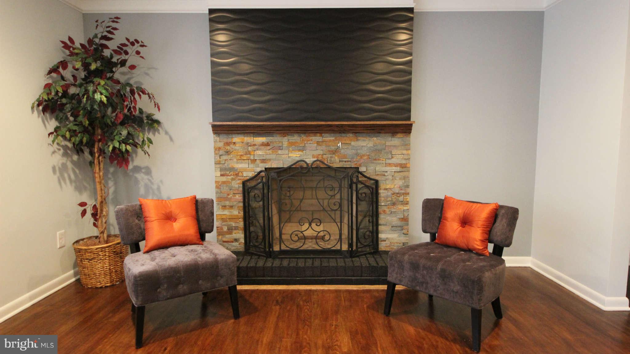 4304 Camellia Road Baltimore, MD 21236 - Photo 10 of 29 Living Room