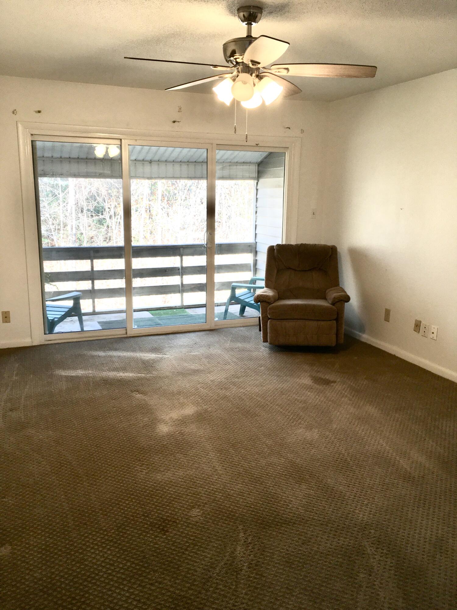 1017 Stevens Creek Road, Unit J 198 Augusta, GA 30907 - Photo 2 of 21 Living Room