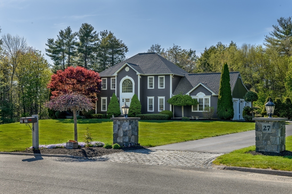 27 Vista Circle Rutland, MA 01543 - Photo 32 of 35 a front view of a house with garden