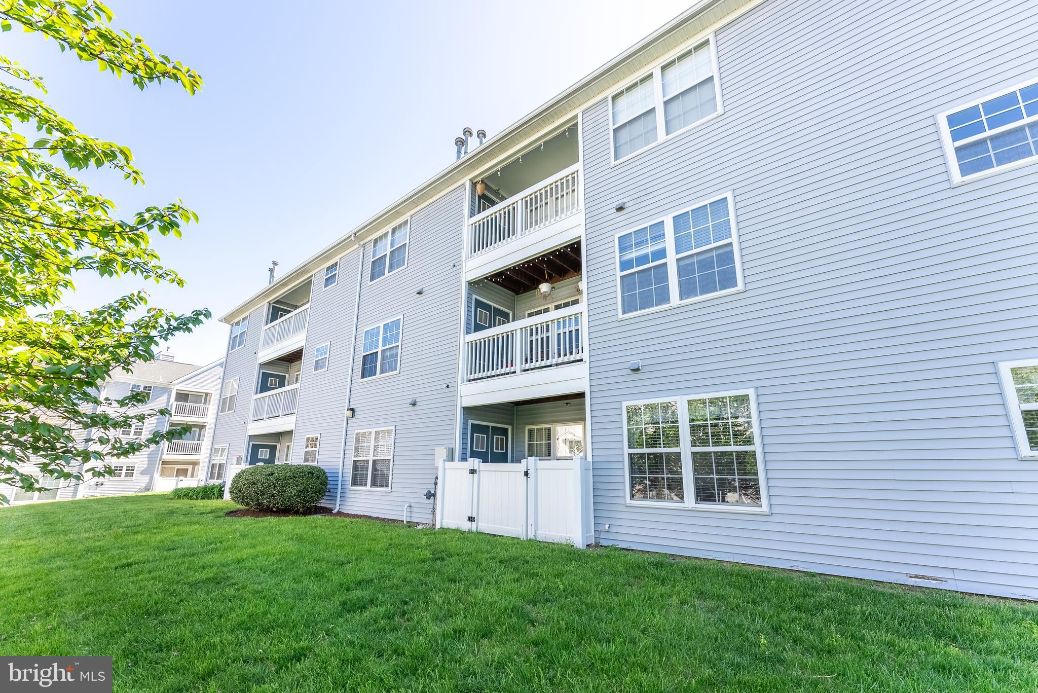 645 Constellation Square Southeast, Unit L Leesburg, VA 20175 - Photo 37 of 44 a large building with a yard