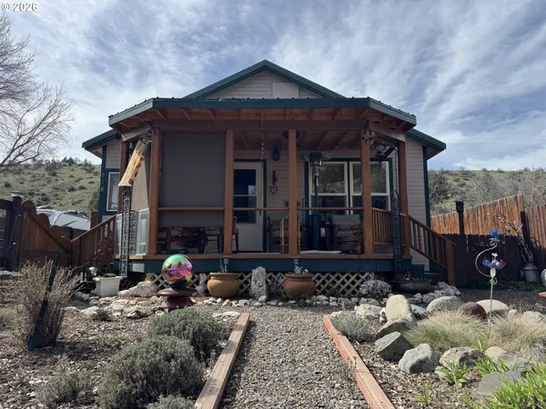 $299,500 | 528 North Cozart Avenue, Prairie City, OR 97869
