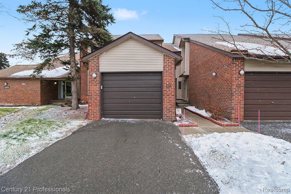 6680 Ridgefield Circle West Bloomfield, MI 48322 - Photo 4 of 24