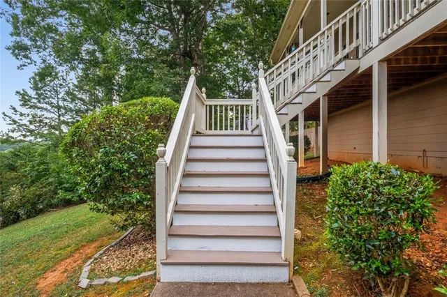 a view of entryway with a front door