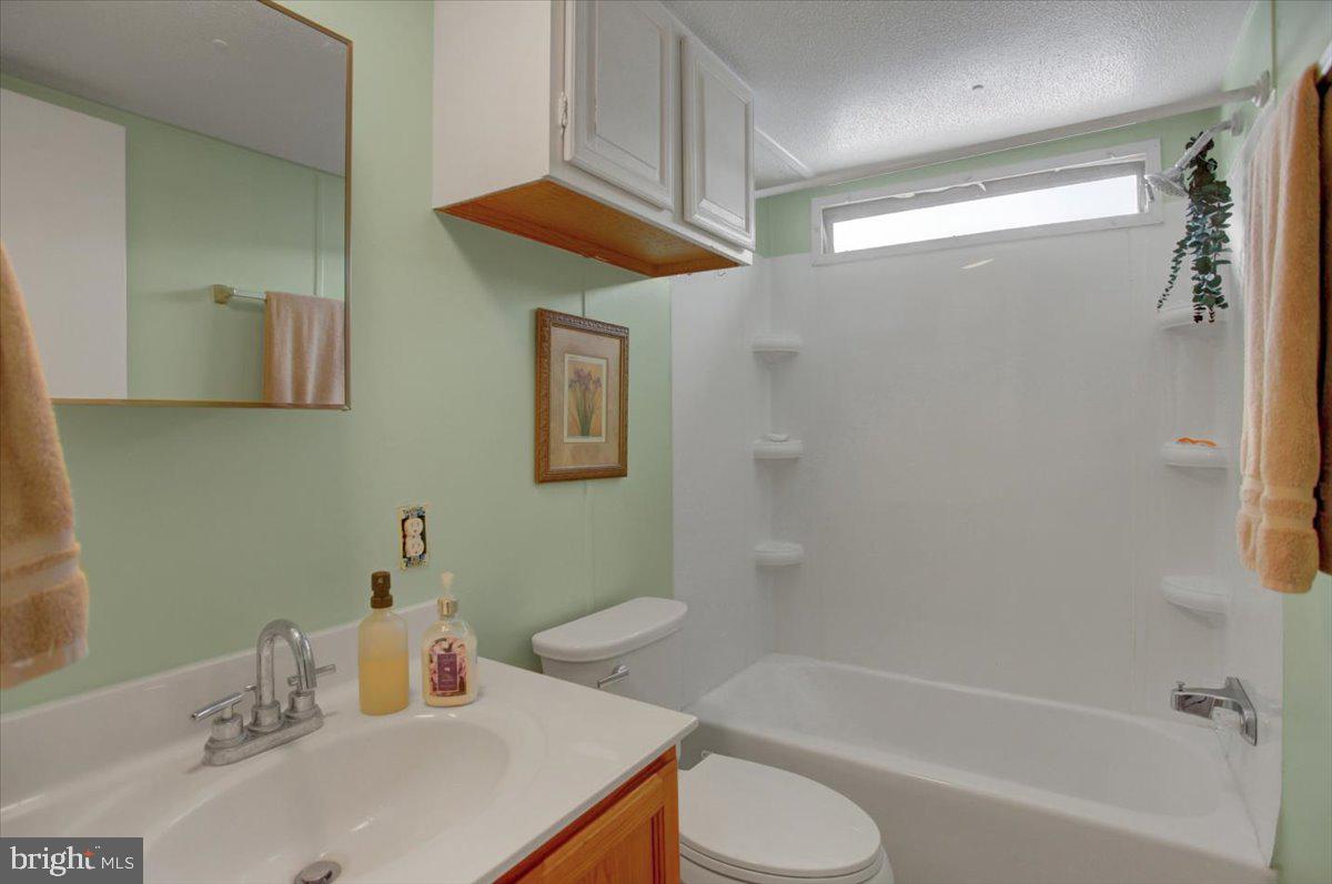 15673 North Young Road, Unit 22 Greencastle, PA 17225 - Photo 16 of 26 Bathroom #1
