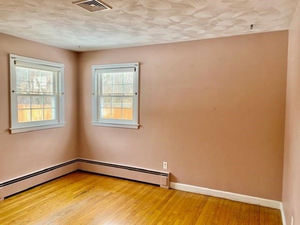 19 Roland Street Holyoke, MA 01040 - Photo 17 of 38 Gallery Image 17