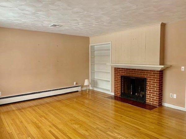 19 Roland Street Holyoke, MA 01040 - Photo 3 of 38 Gallery Image 3