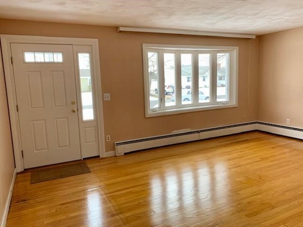 19 Roland Street Holyoke, MA 01040 - Photo 4 of 38 Gallery Image 4