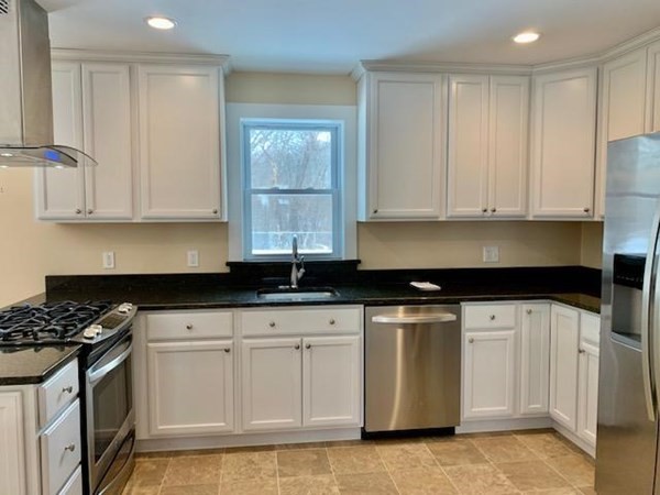 19 Roland Street Holyoke, MA 01040 - Photo 5 of 38 Gallery Image 5