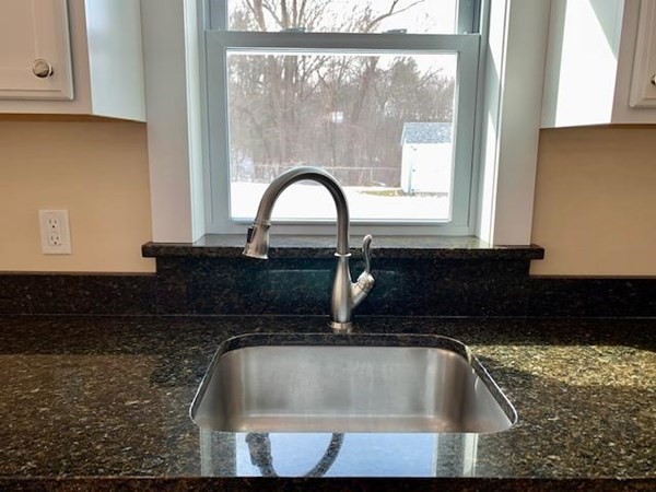 19 Roland Street Holyoke, MA 01040 - Photo 6 of 38 Gallery Image 6