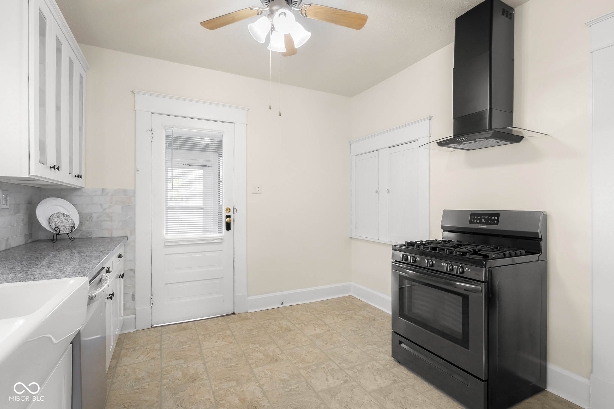 1010 16th Street Columbus, IN 47201 - Photo 14 of 35