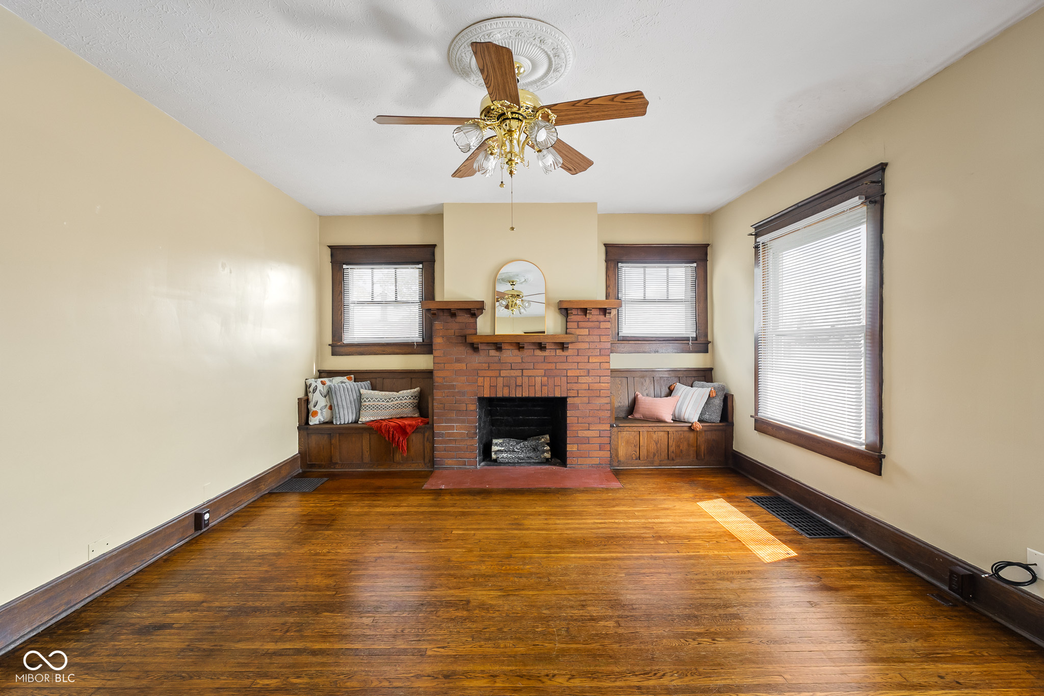 1010 16th Street Columbus, IN 47201 - Photo 4 of 35