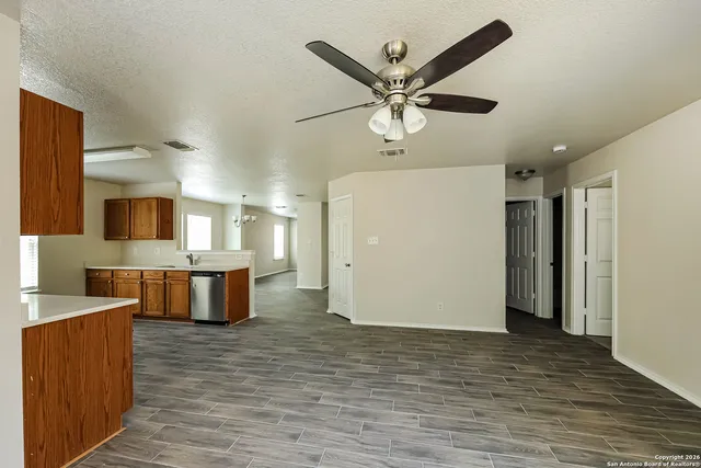 $2,230 | 7422 Copper Mesa, Converse, TX 78109