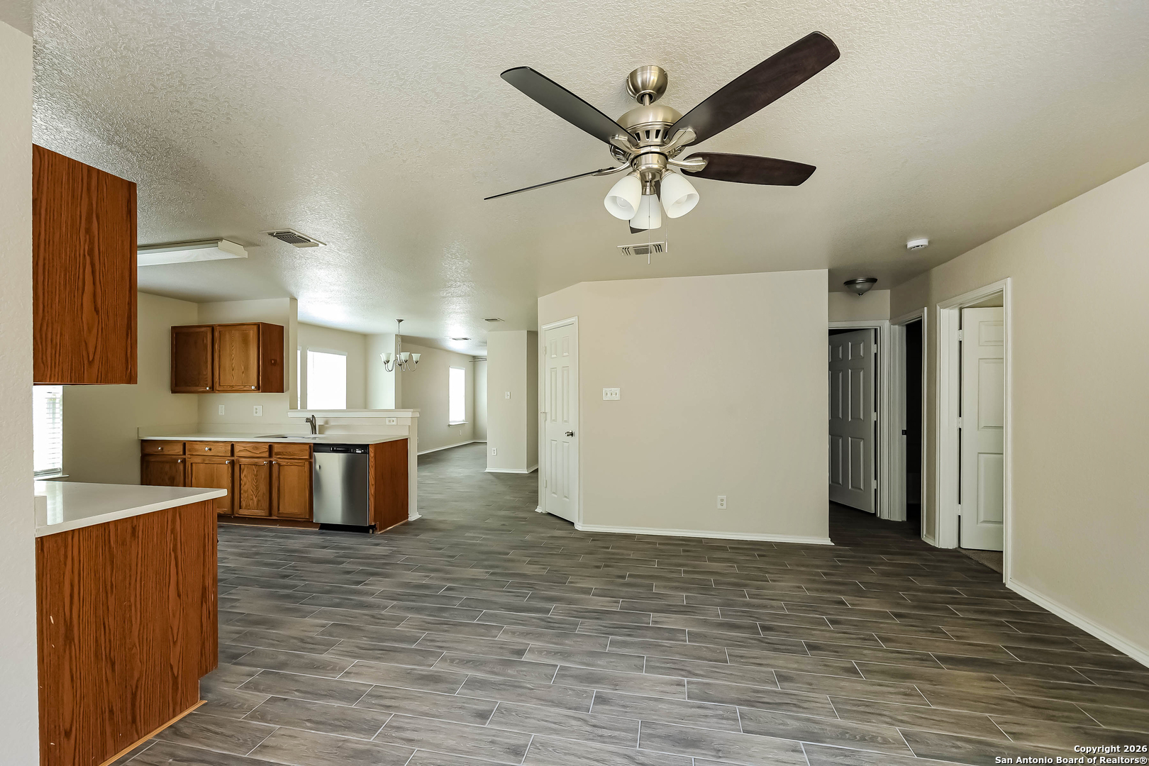 7422 Copper Mesa Converse, TX 78109 - Photo 5 of 17