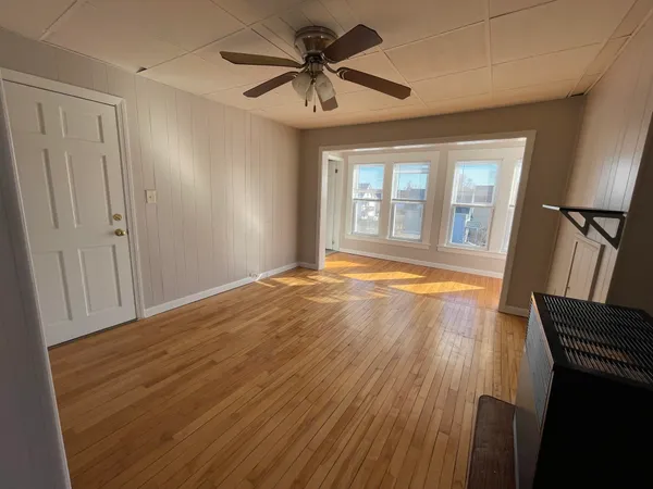 $1,825 | 12 Cumberland Street, Unit 3, Manchester, NH 03102
