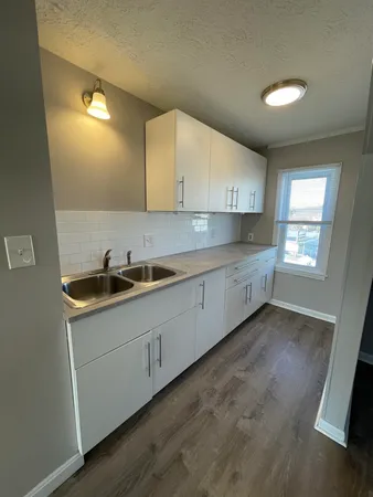 $1,825 | 12 Cumberland Street, Unit 3, Manchester, NH 03102