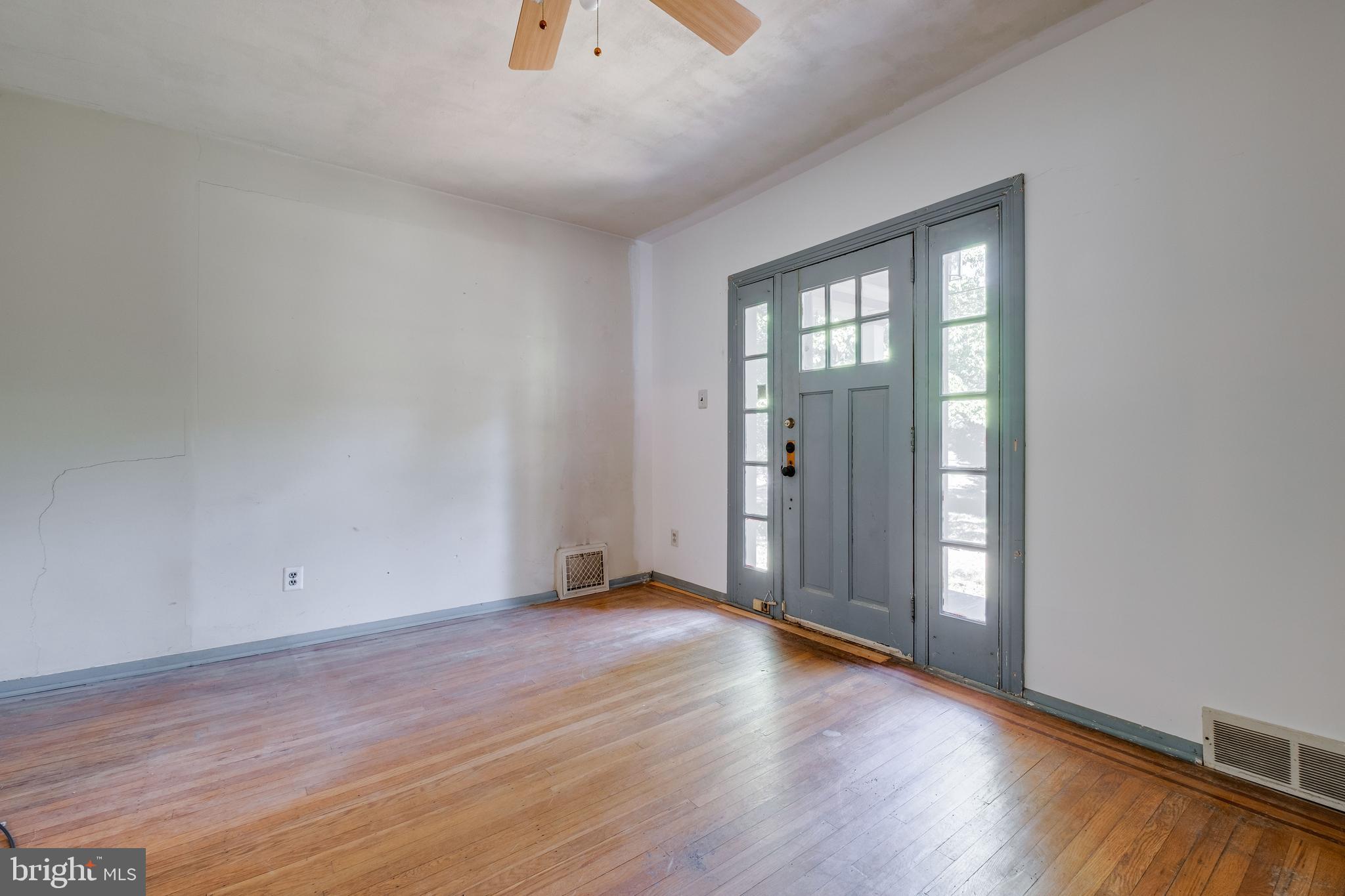 114 Berlin Road South Lindenwold, NJ 08021 - Photo 20 of 42 Side door Foyer
