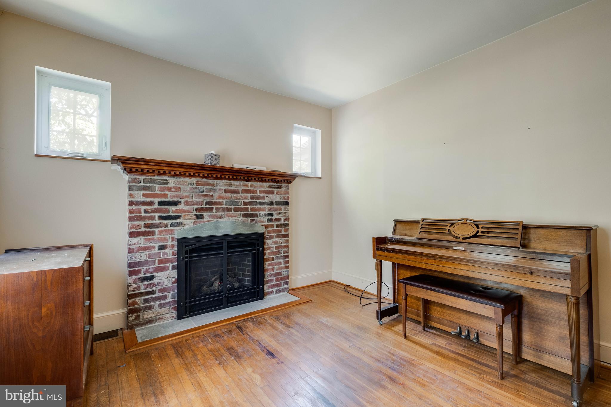 114 Berlin Road South Lindenwold, NJ 08021 - Photo 5 of 42 Living Room